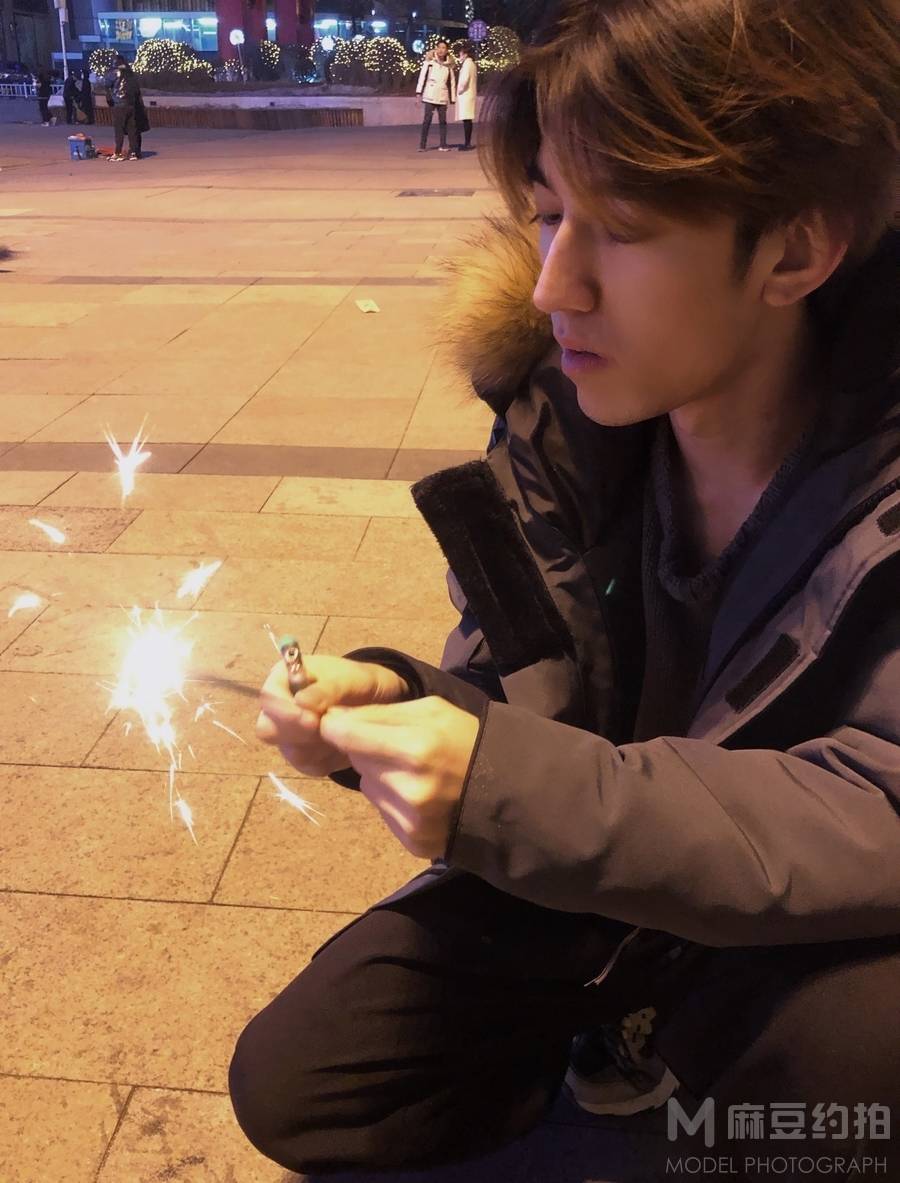 情绪模特