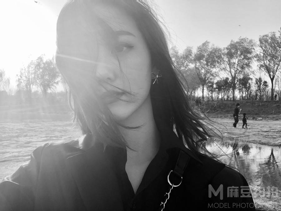 黑白模特