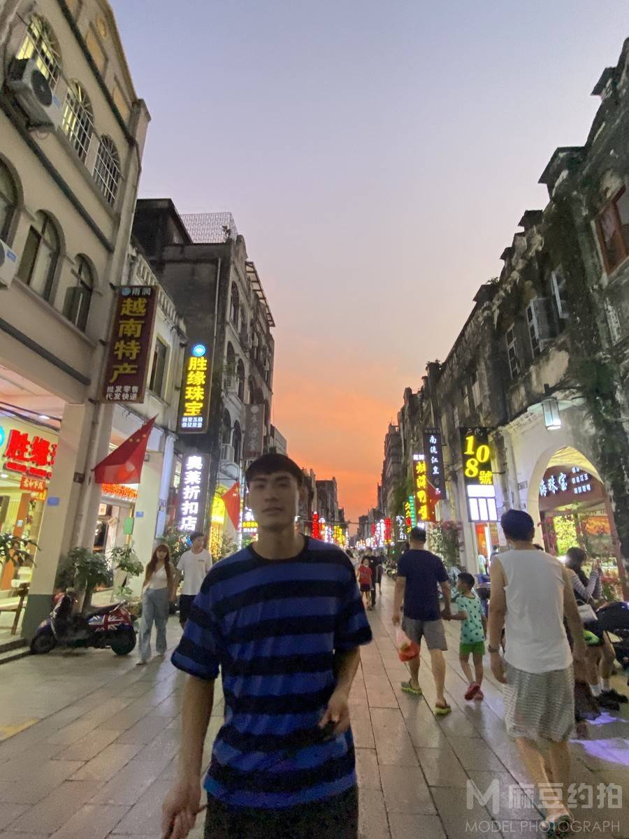 校园模特
