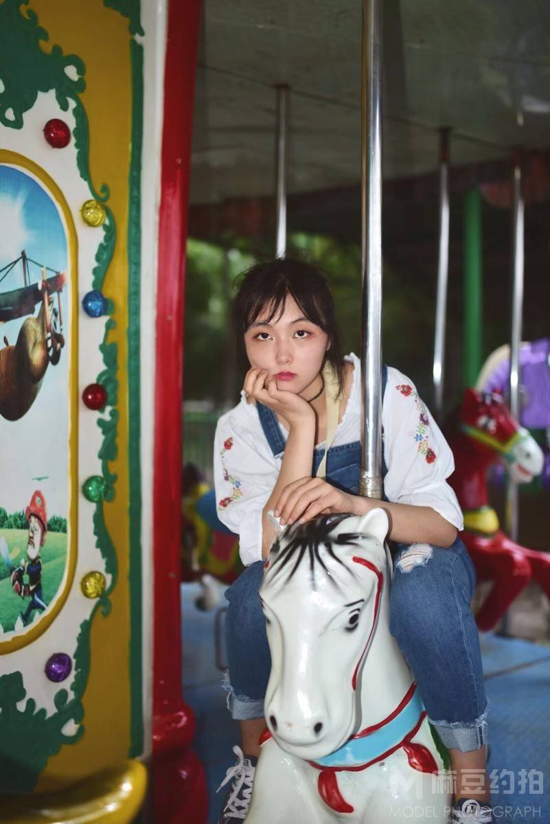 情绪模特