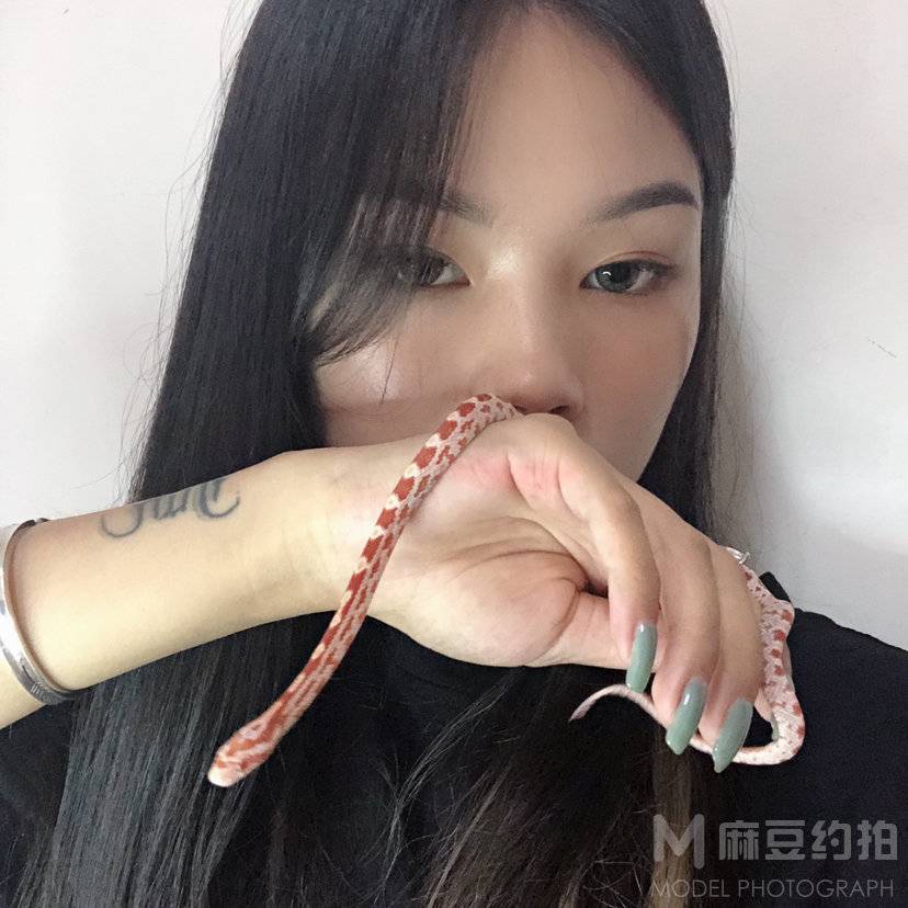 黑白模特