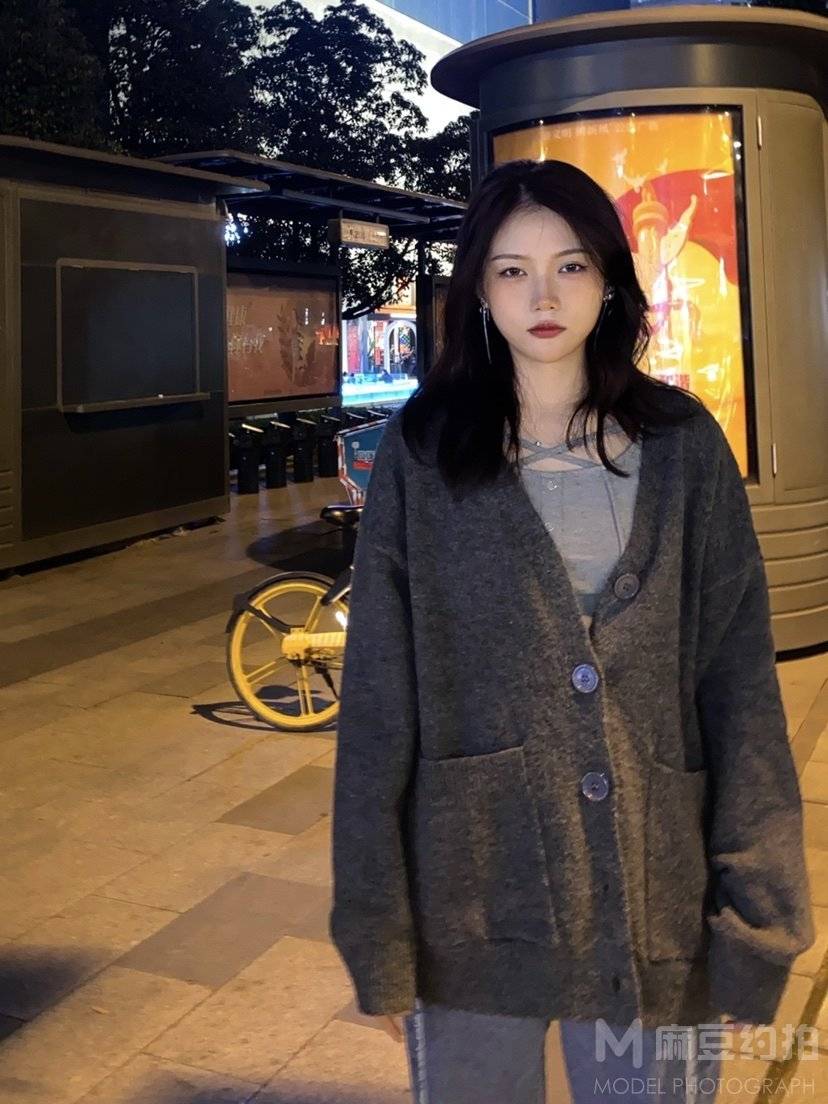 情绪模特