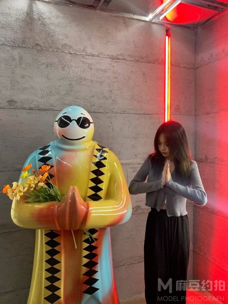 情绪模特