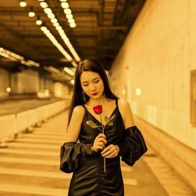 情绪模特