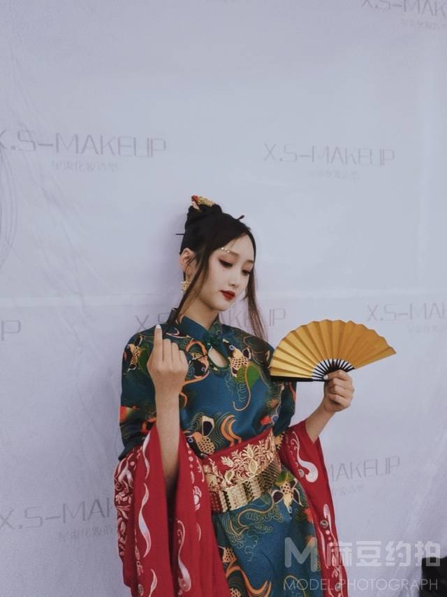 妆容模特