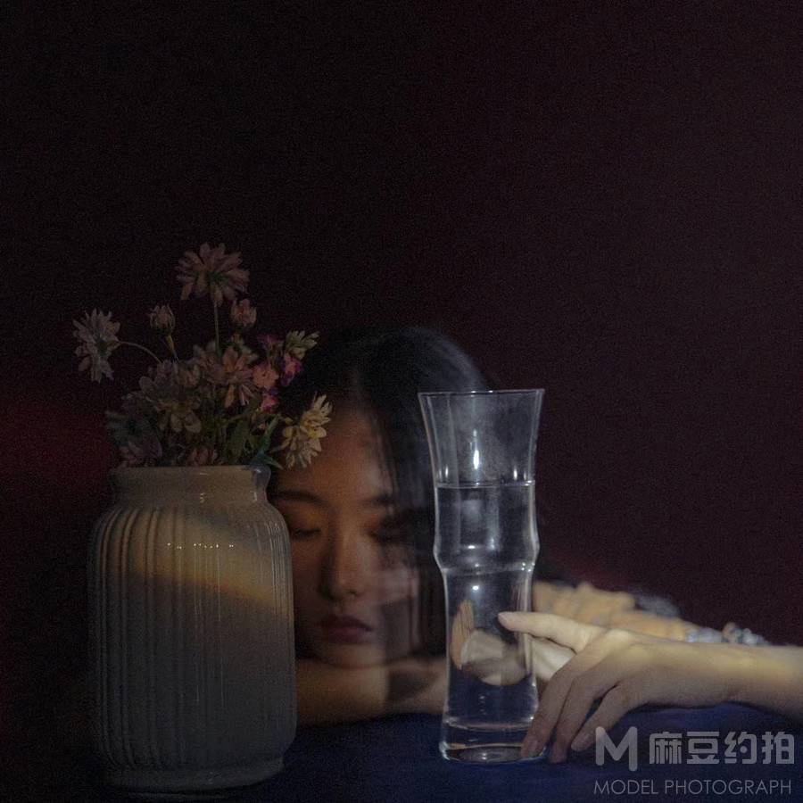 情绪模特