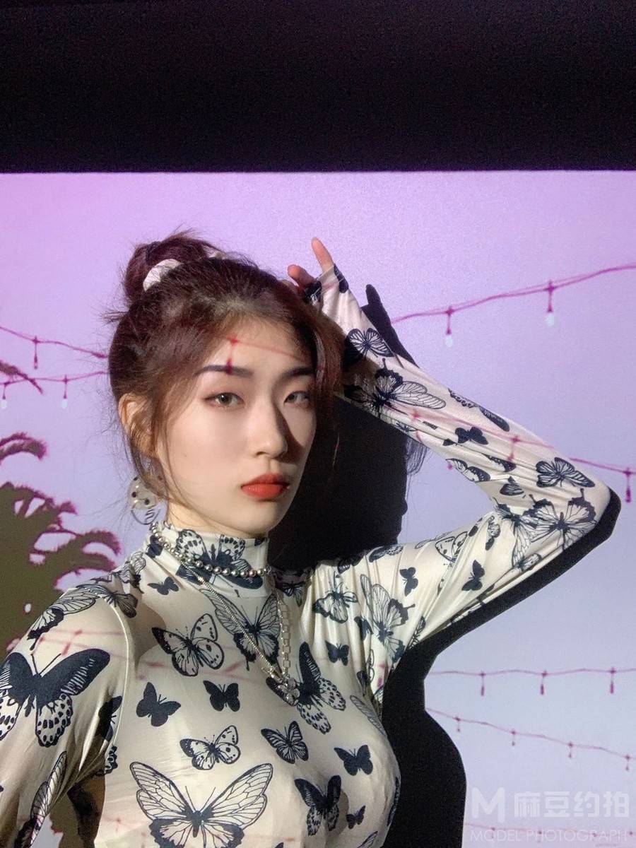 情绪模特
