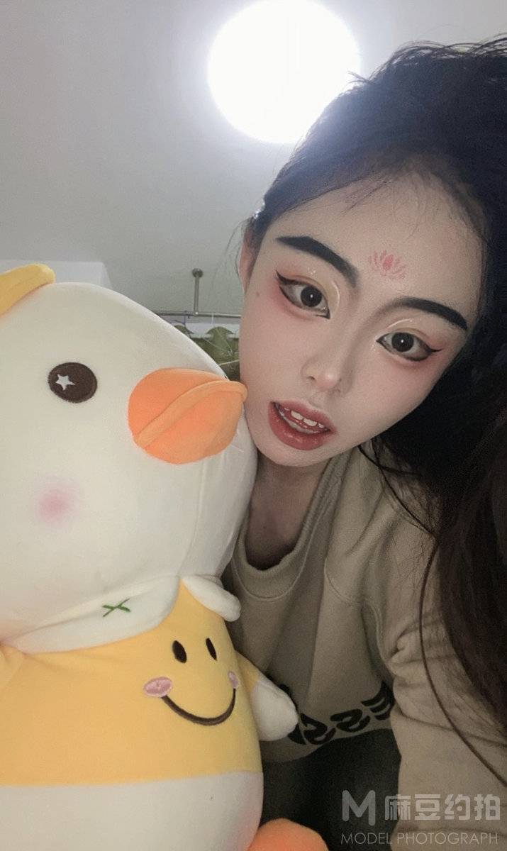 妆容模特
