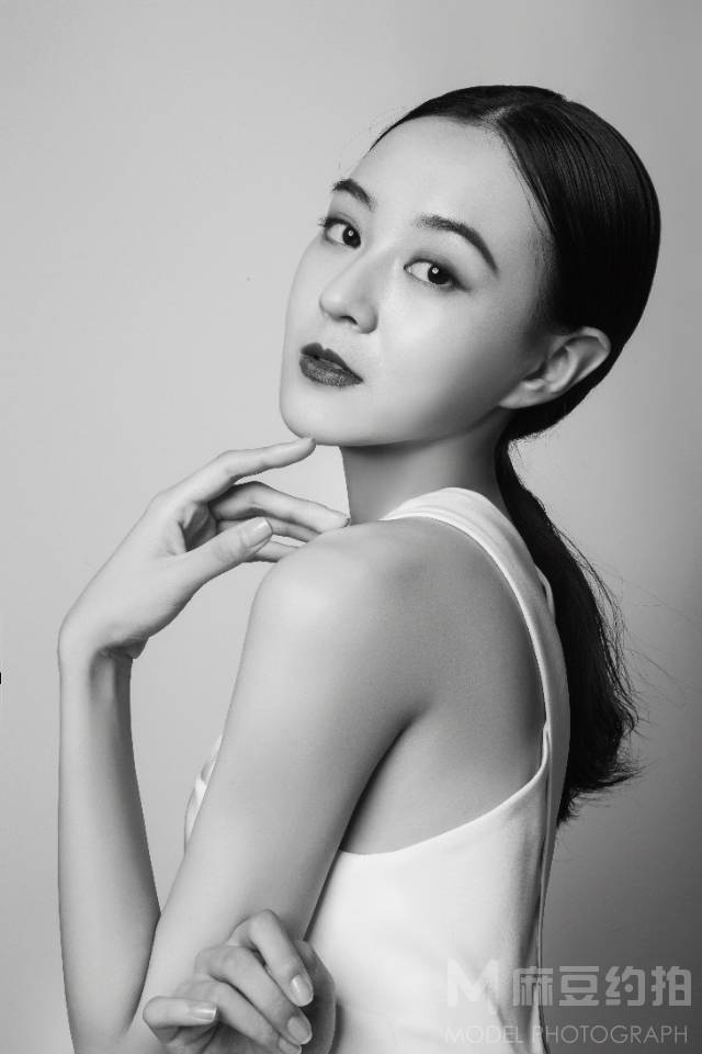 黑白模特