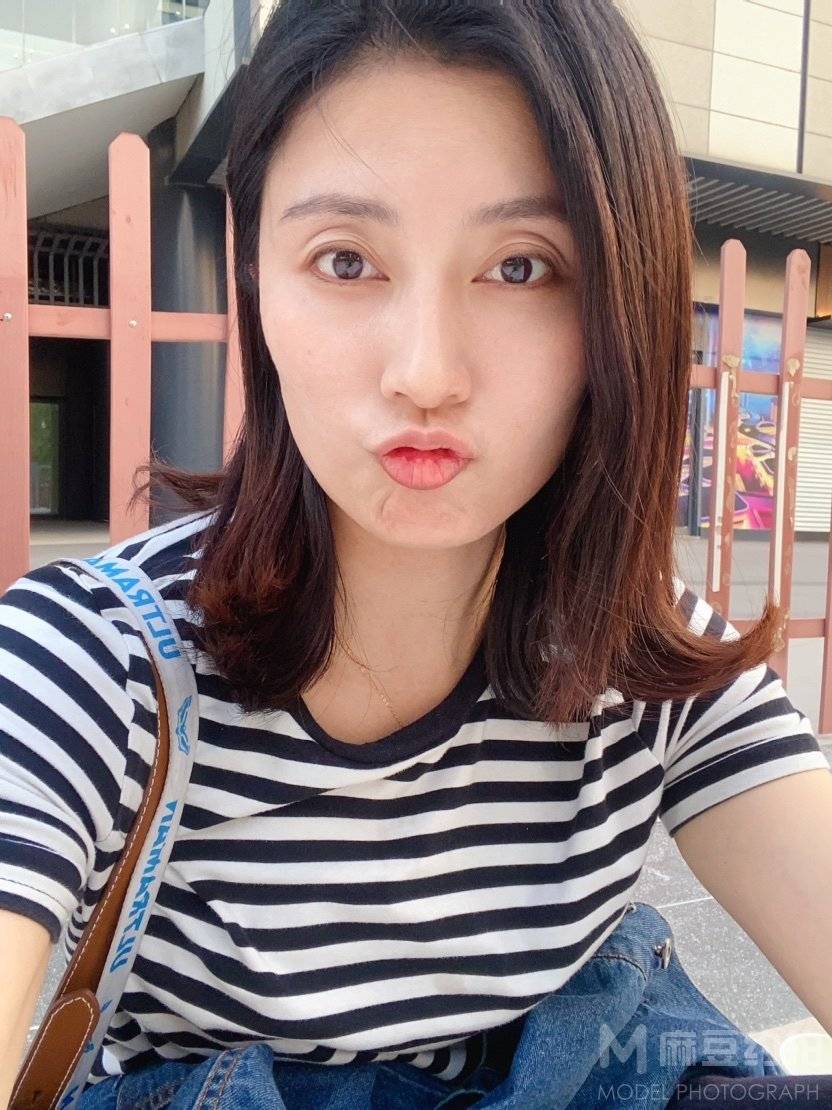黑白模特