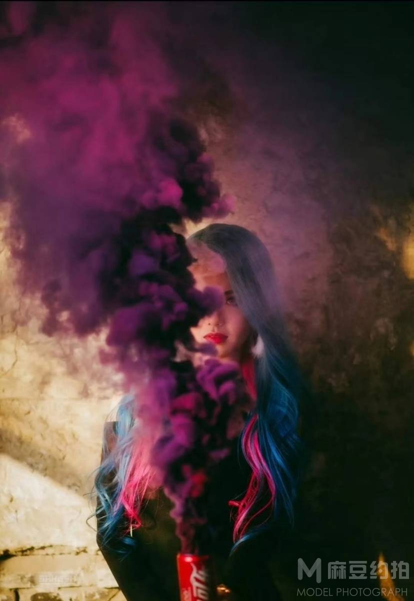 情绪模特
