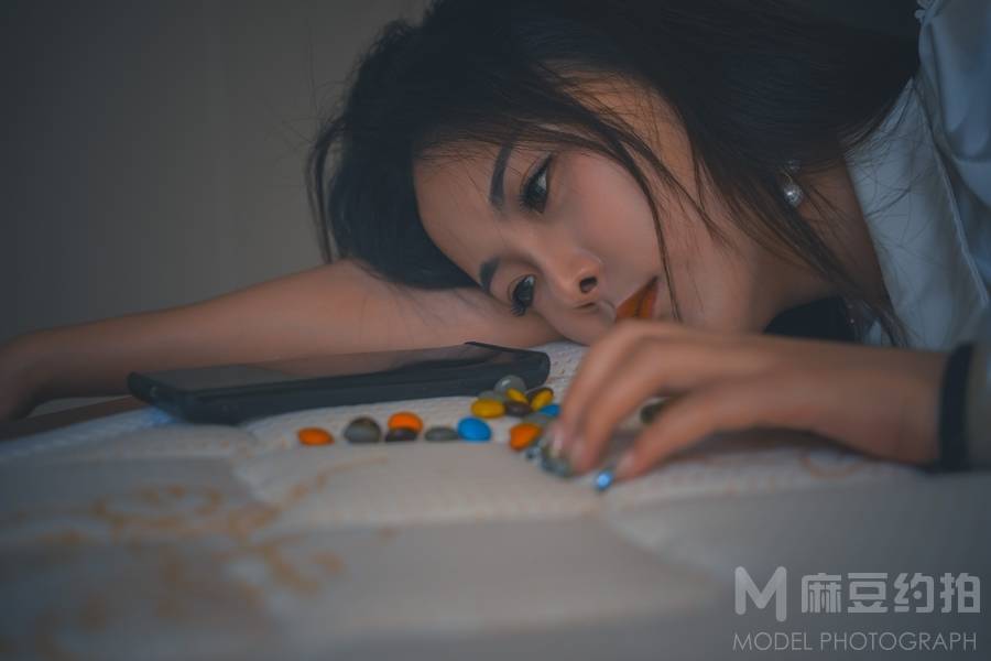 情绪模特