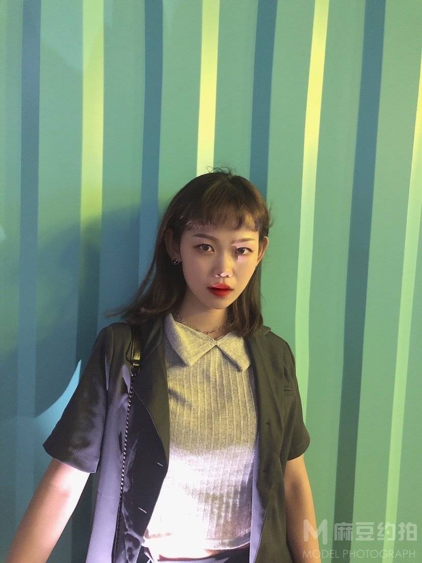 情绪模特
