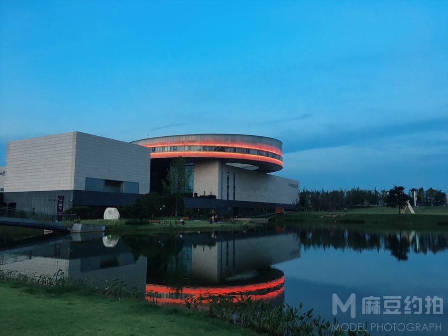 黑白模特