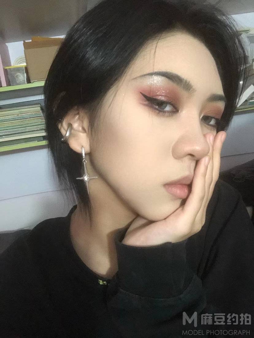 妆容模特