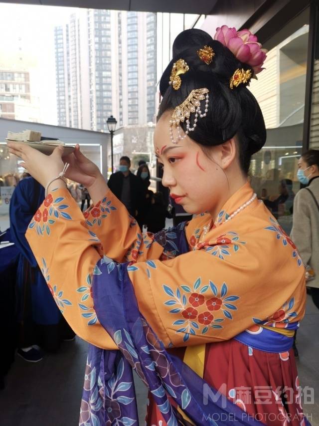 汉服模特