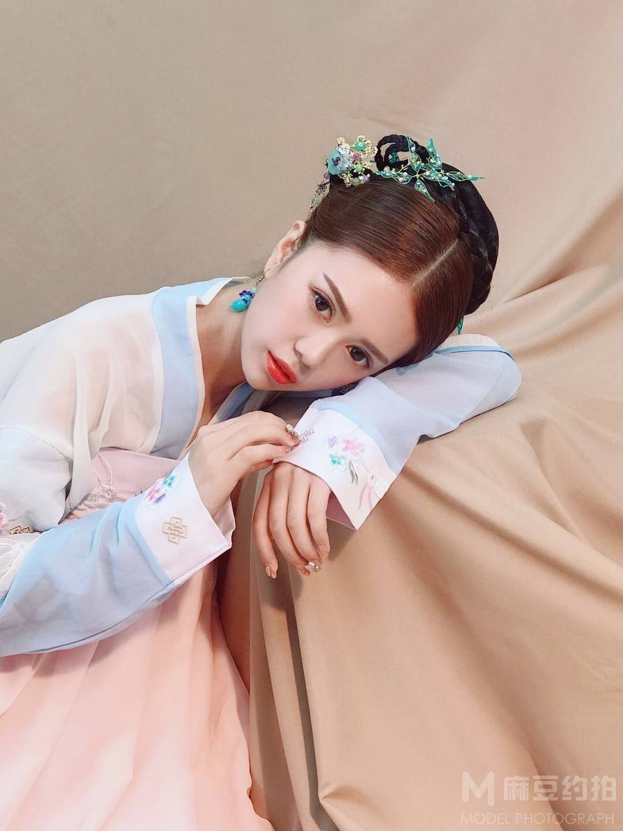 妆容模特