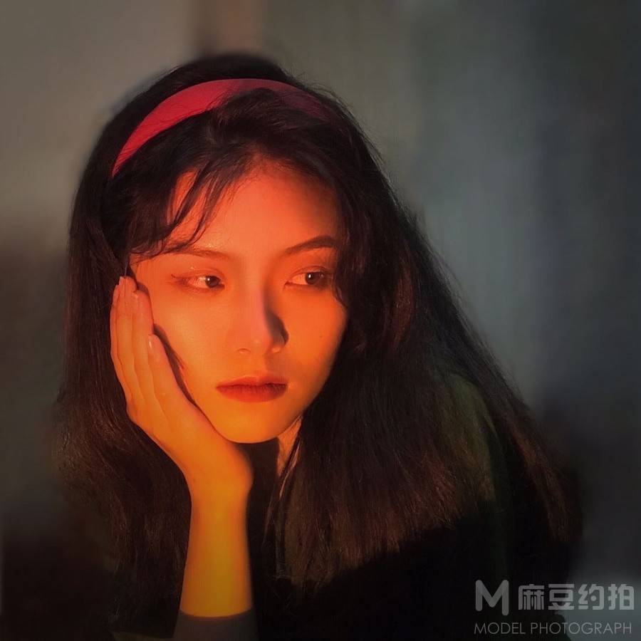 情绪模特