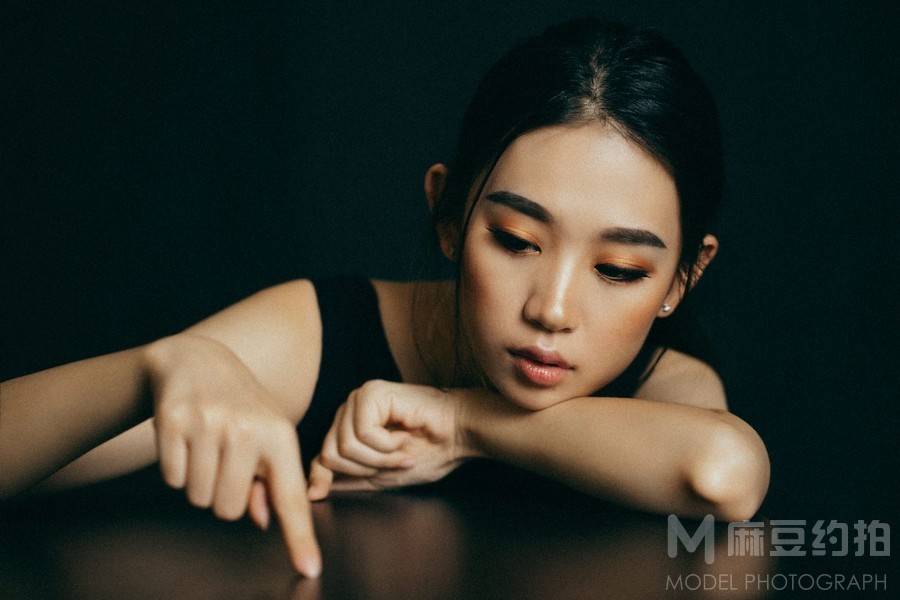 情绪模特