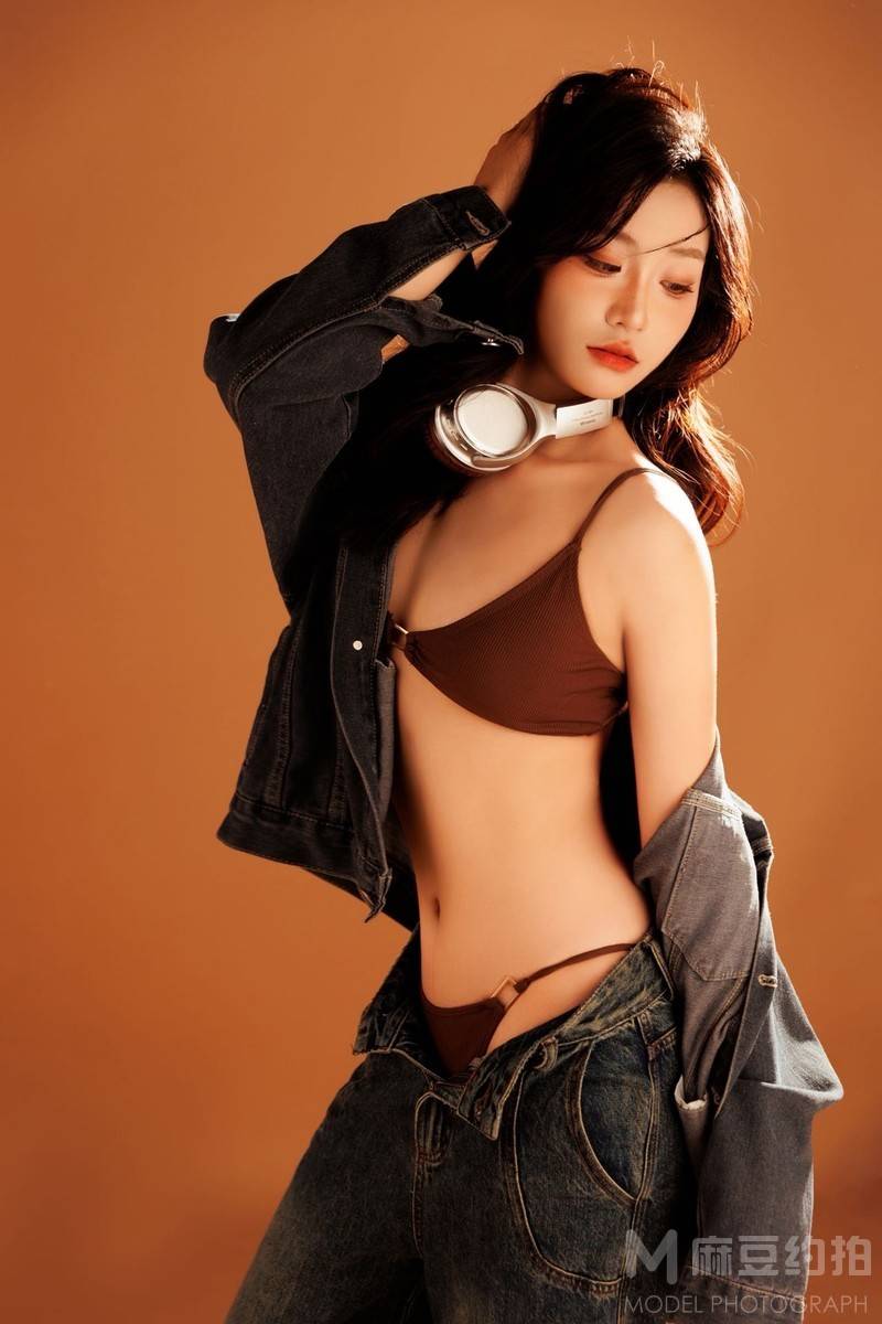 黑白模特