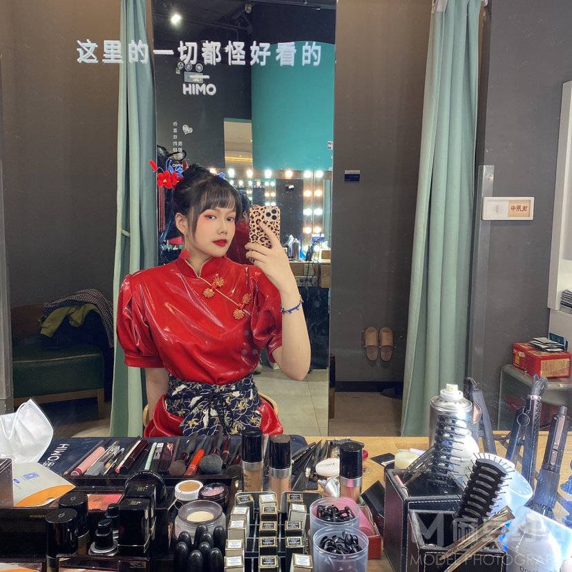 情绪模特