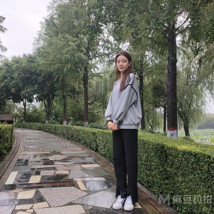 校园模特