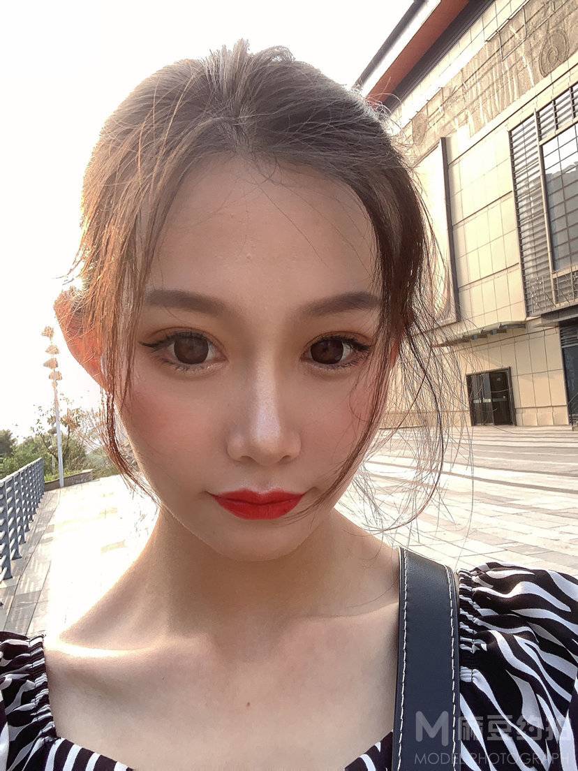 妆容模特