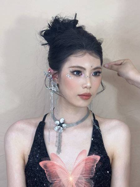 情绪模特