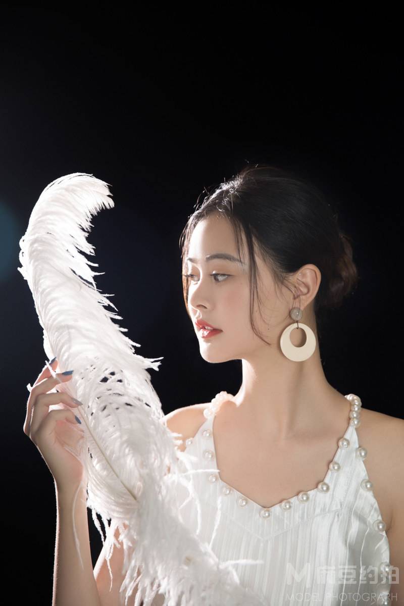 黑白模特