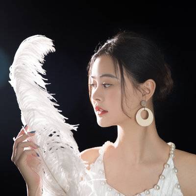 黑白模特