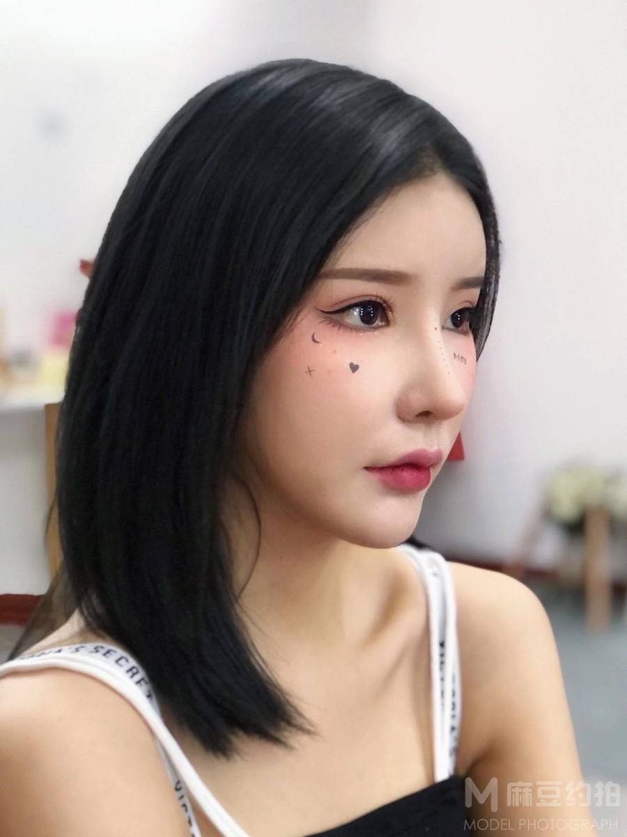 妆容模特