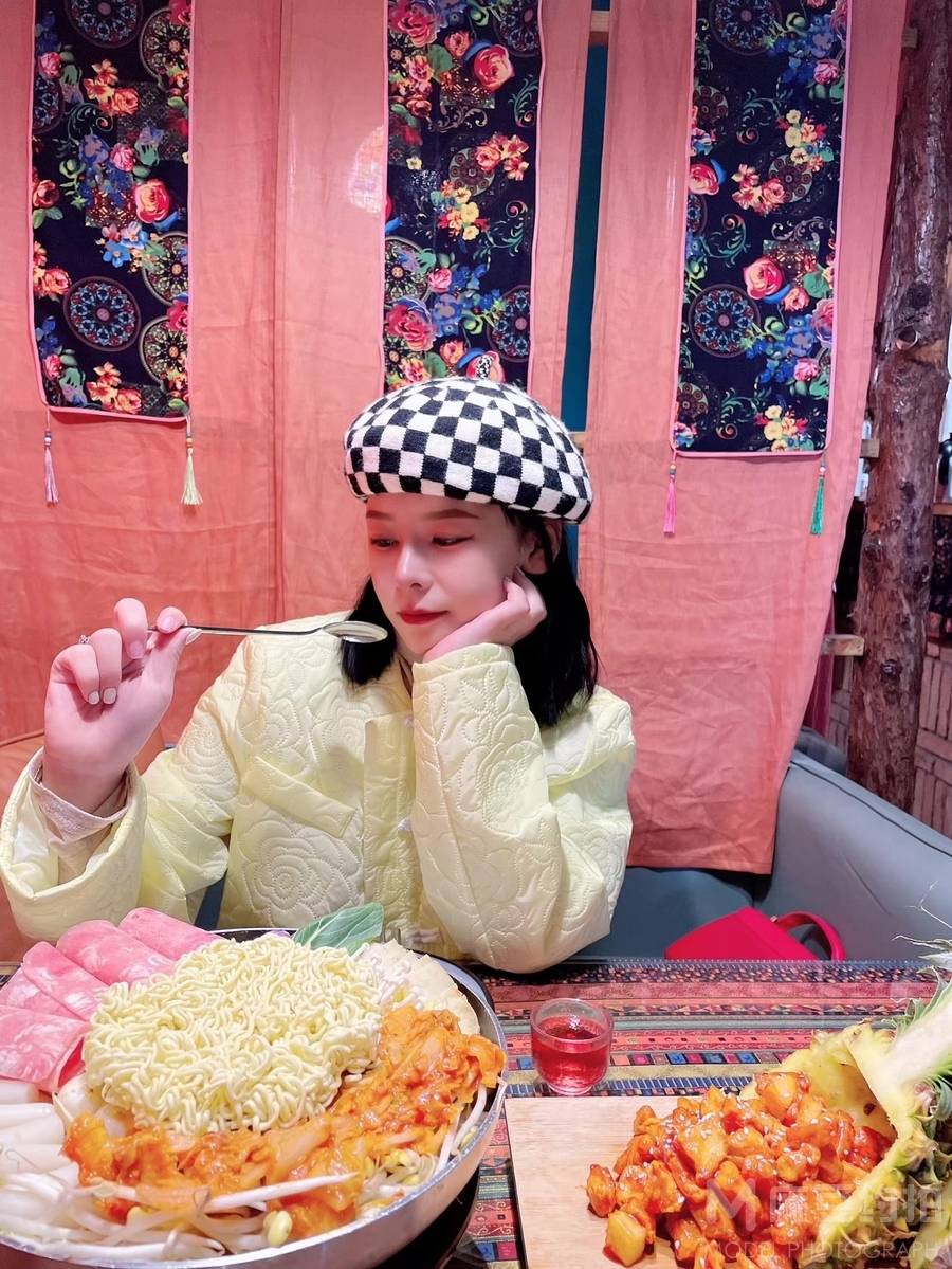 情绪模特