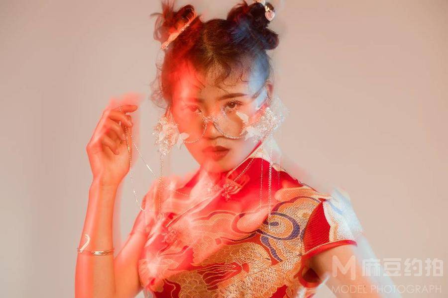 情绪模特