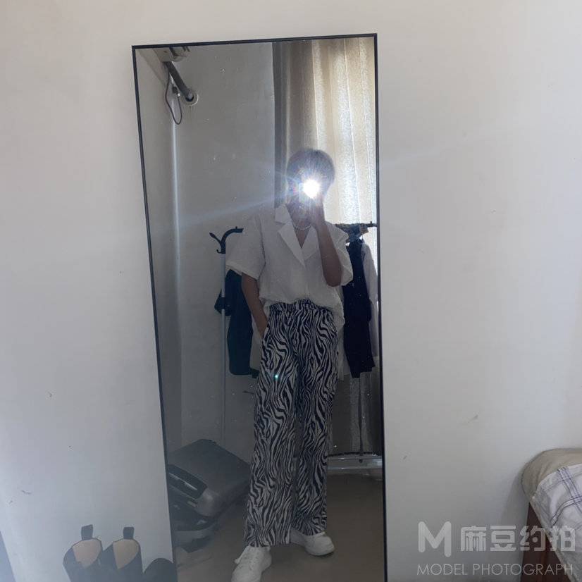 黑白模特