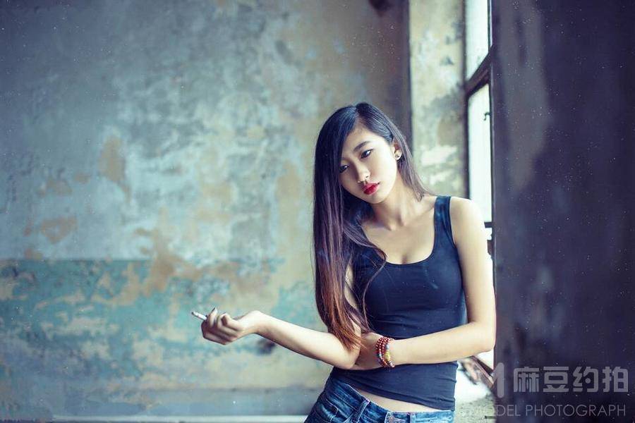 情绪模特