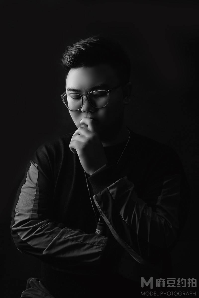 黑白模特