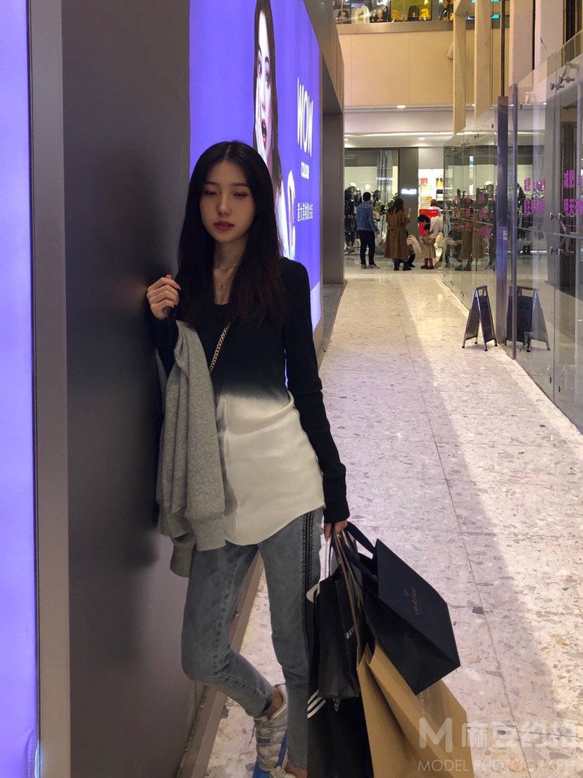 情绪模特