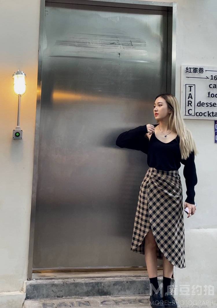 情绪模特
