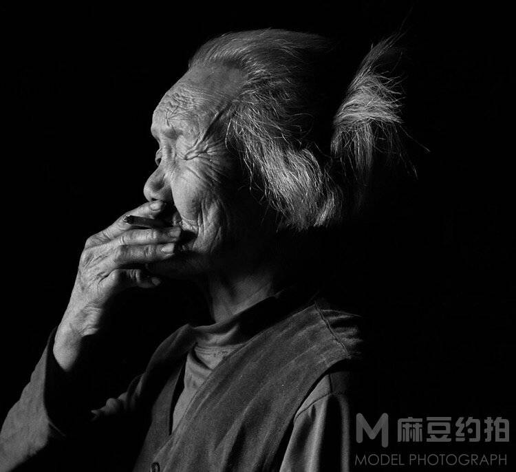黑白模特