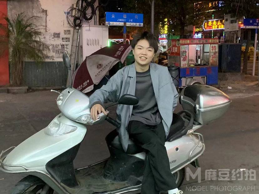 情绪模特