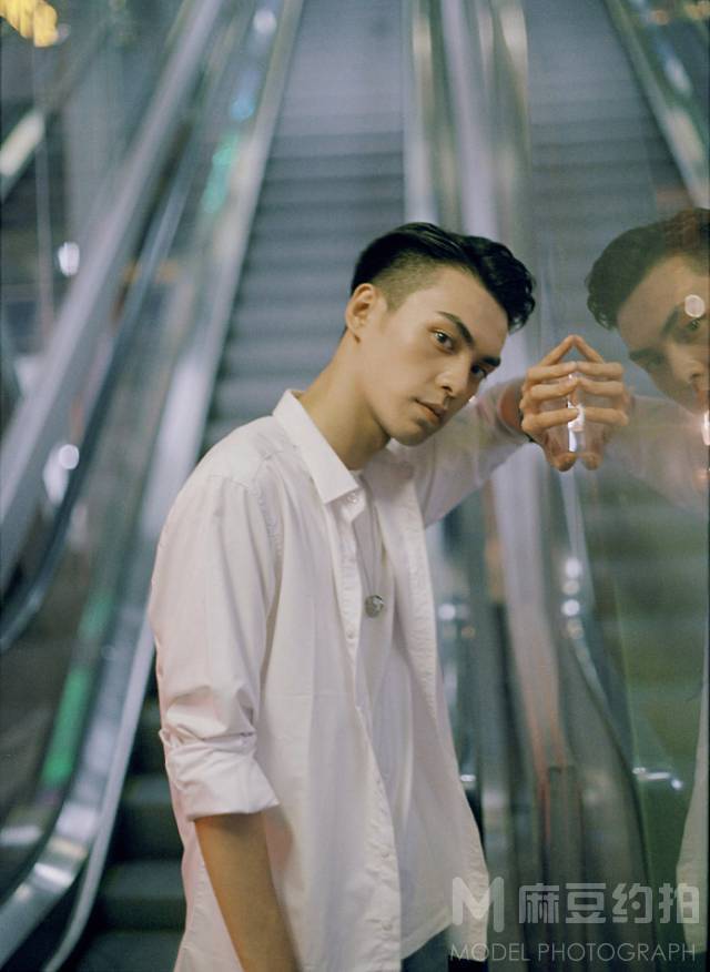 情绪模特