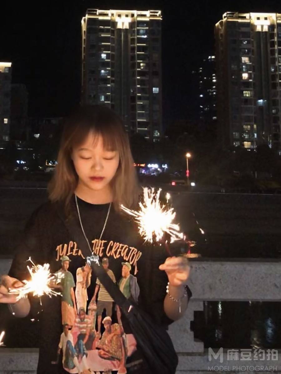 夜景模特