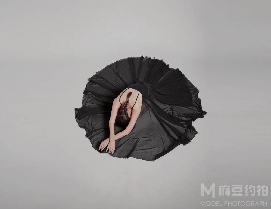 黑白模特