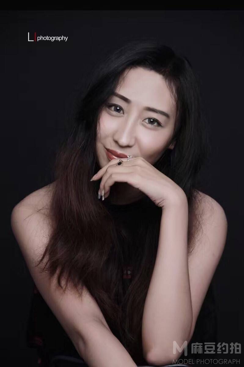 黑白模特