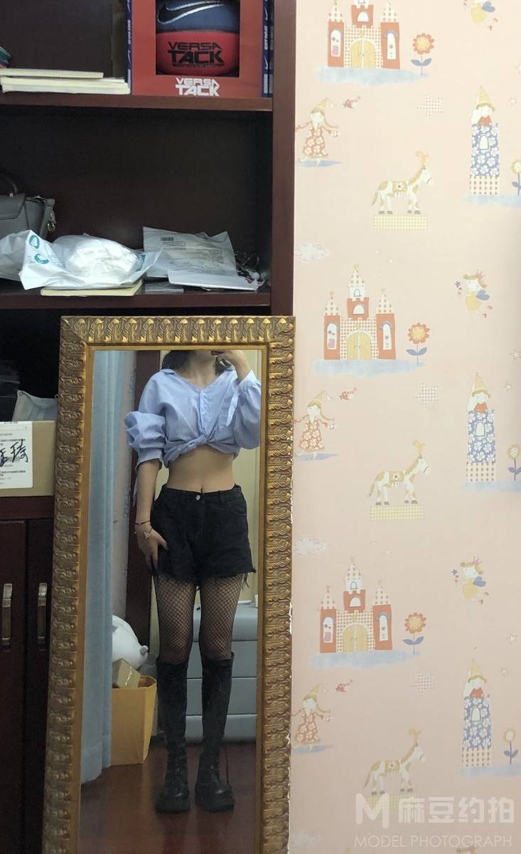 黑白模特