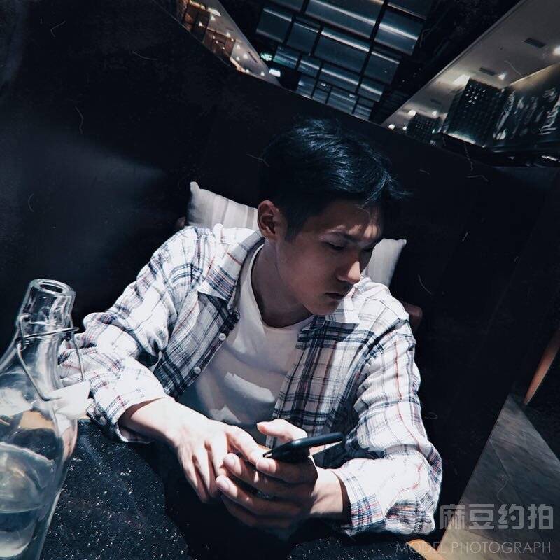黑白模特