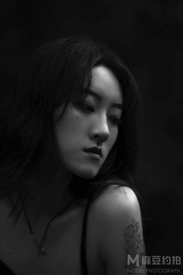 黑白模特