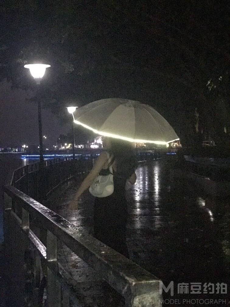 夜景模特