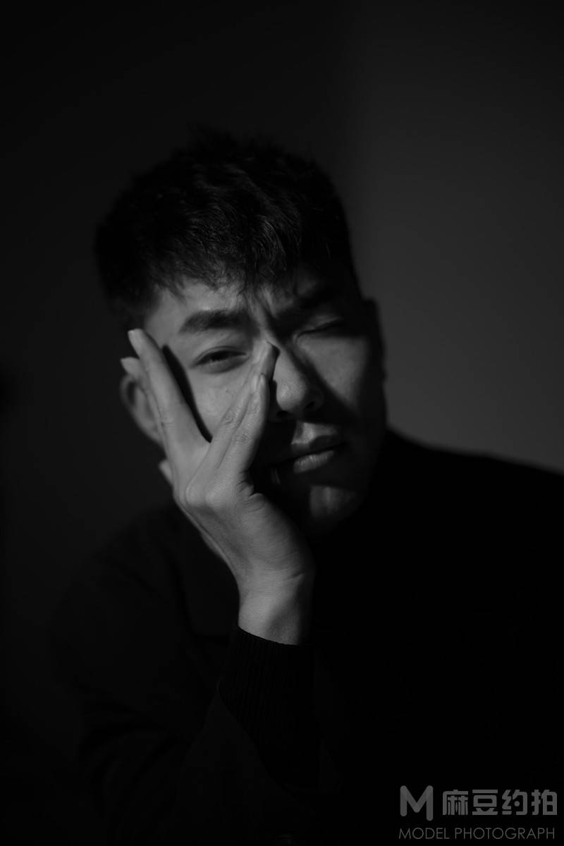 黑白模特