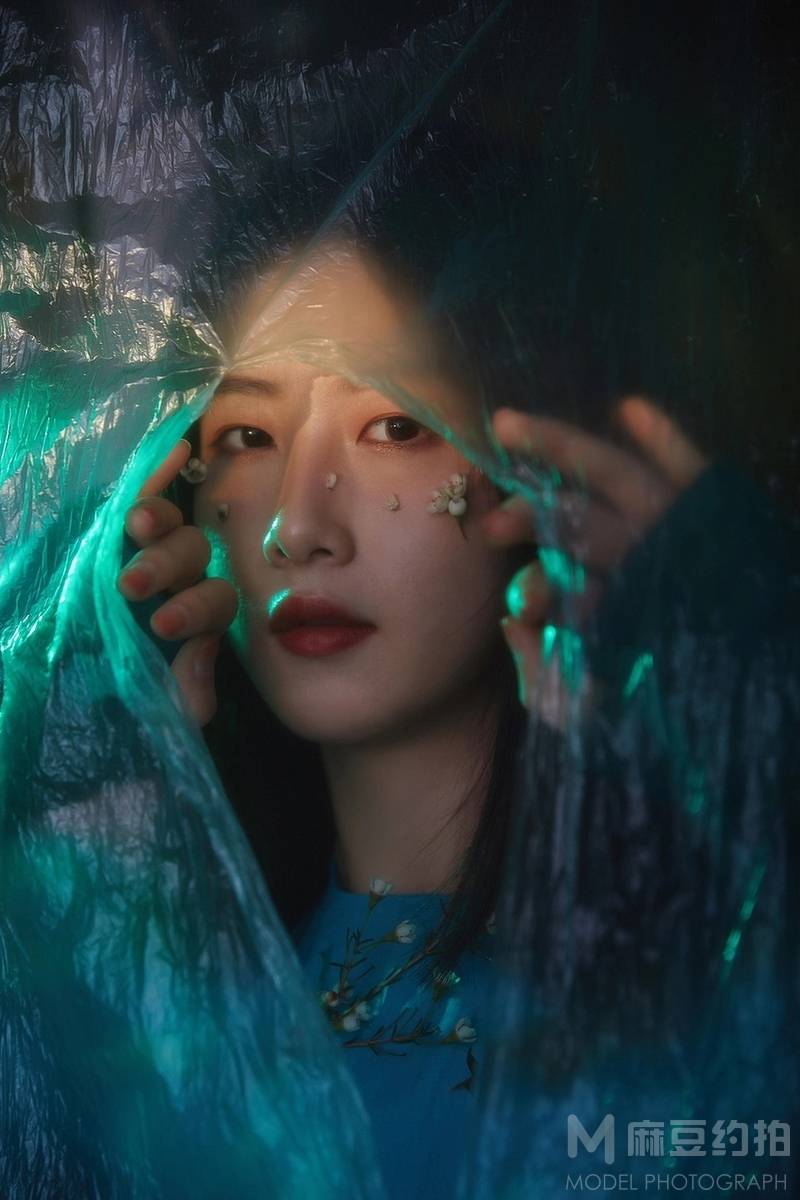 情绪模特